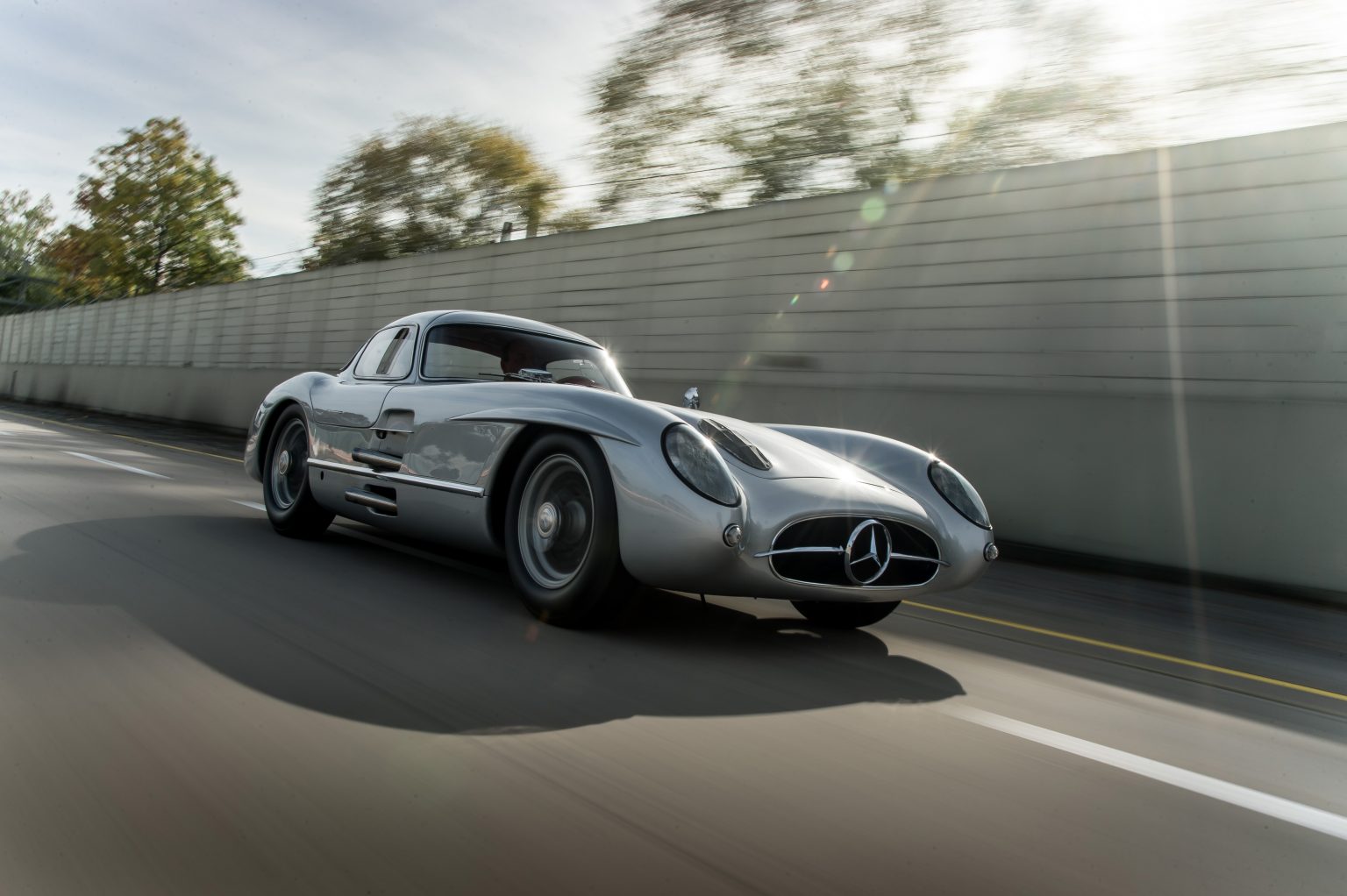 CMC Benz 300 SLR, 1955 Uhlenhaut-Coupé CMC Mercedes-Benz 300 SLR Uhlenhaut Coupe 1955 silber | hansecars